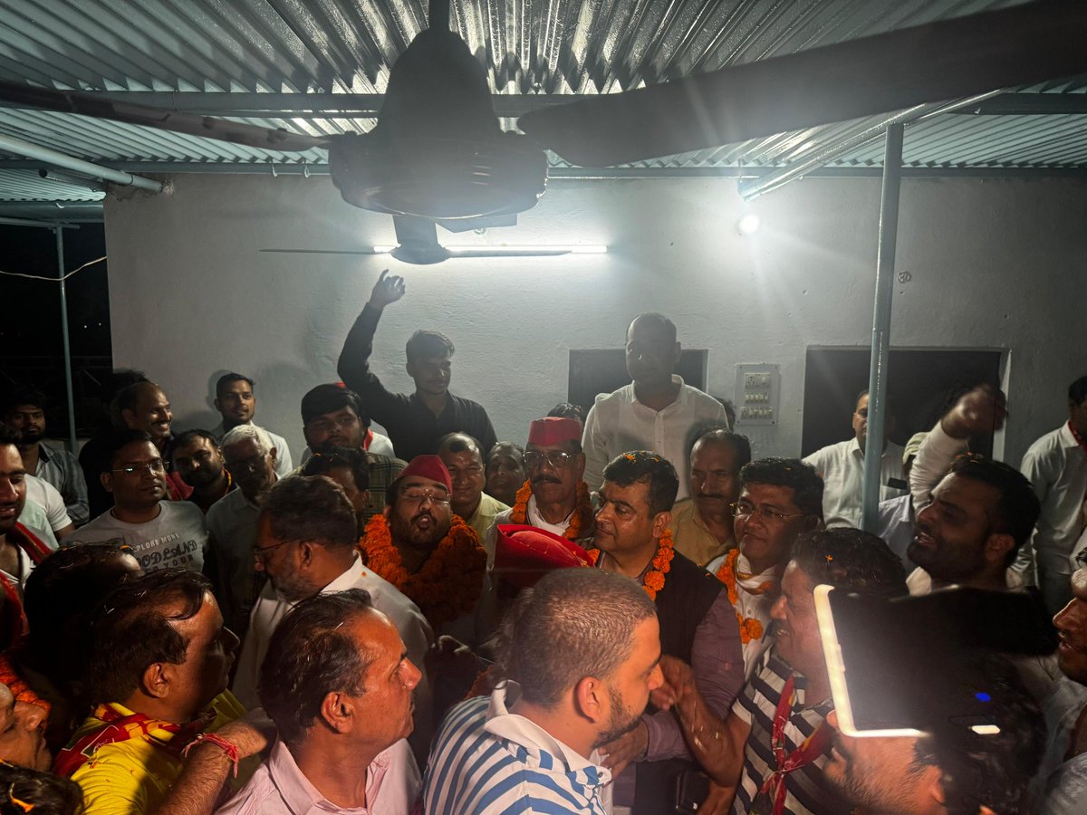 ashray_gupta's tweet image. इंडिया गठबंधन के गौतमबुद्धनगर लोकसभा के संयुक्त प्रत्याशी डॉ महेंद्र नागर जी के जिले आगमन पर उनके पैतृक गांव मिल्क लछि में देर रात 12 बजे स्वागत किया गया।
#voteforcycle #Voteforakhilesh #VoteForSamajwadi #samajwadipartyofficial #GautamBudhNagar