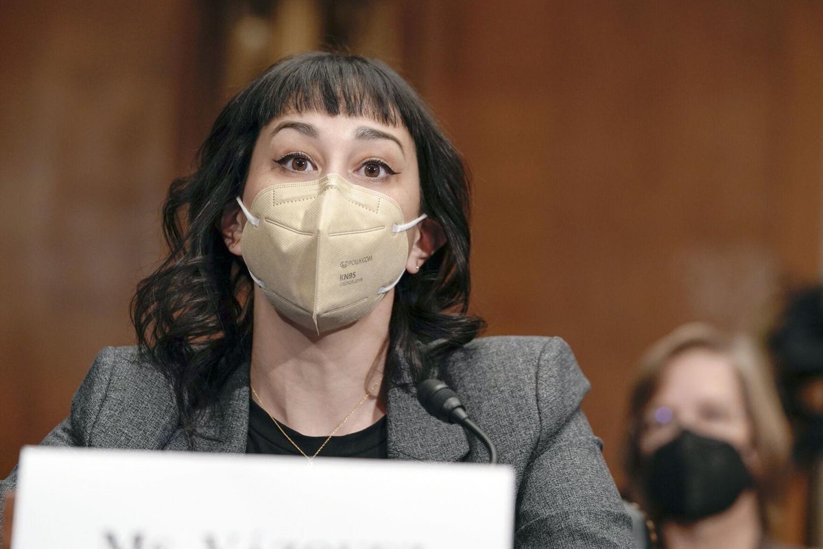 Angela M. Vázquez made 🦠their whole personality tweet media