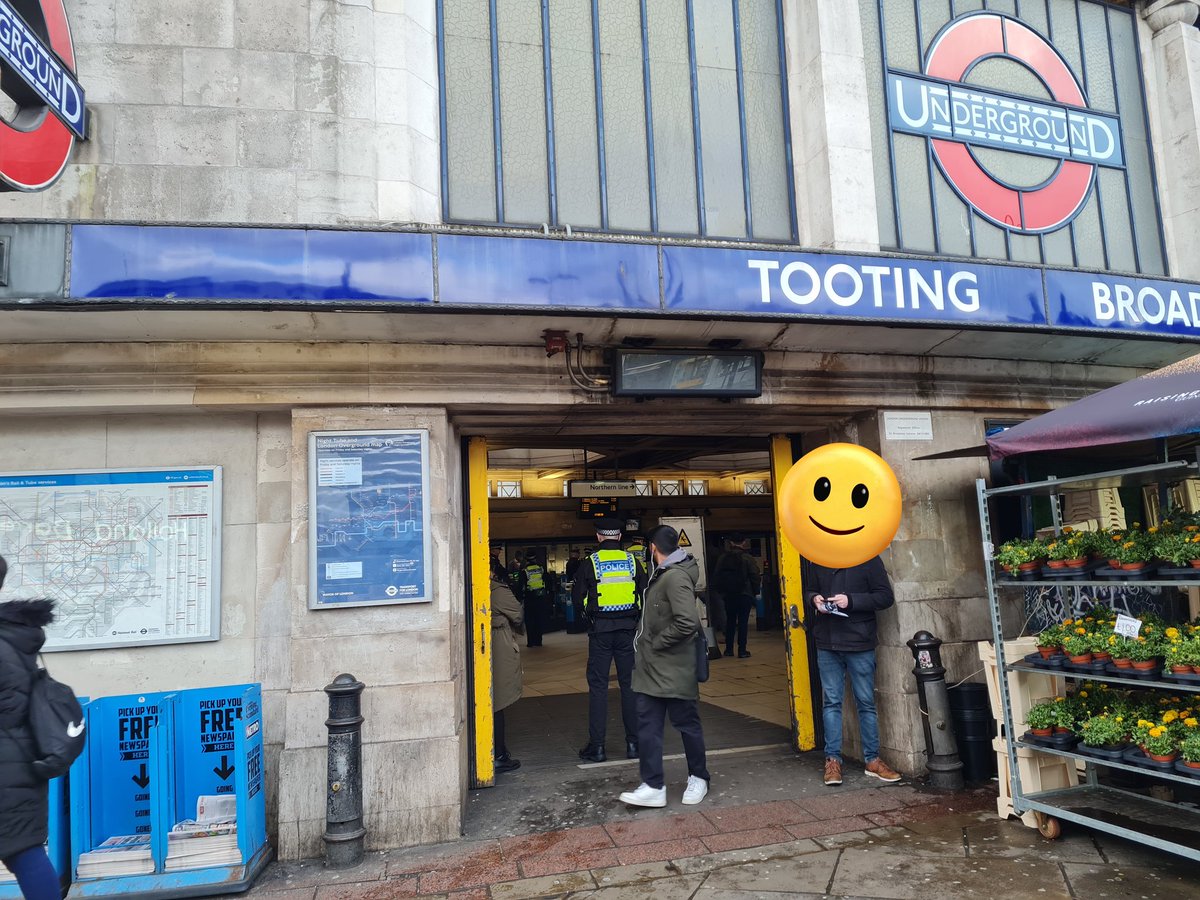 Police Dog Mace from @BTPDogs were at #TootingBroadway today with officers from @BTPUnderground & @BTPLondon & @MPSRTPC Both above ground & below ground, officers working together to reassure the public on the #NorthernLine this evening rush hour #JointWorking