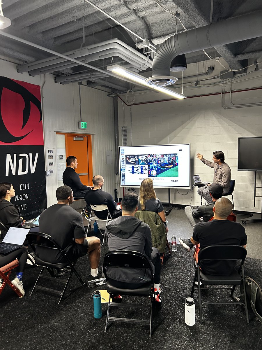 Procode_6's tweet image. One of our highest values here is MONTREAL (being committed to lifelong learning and improvement) 

We had a chance to live out our values by having  Ben Prentiss showing us the best ways to train athletes.  

#athlete #learning #StrengthTraining #athletictraining #Athletic