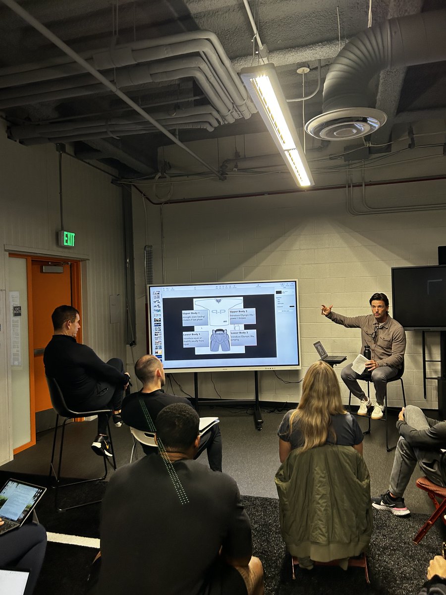 Procode_6's tweet image. One of our highest values here is MONTREAL (being committed to lifelong learning and improvement) 

We had a chance to live out our values by having  Ben Prentiss showing us the best ways to train athletes.  

#athlete #learning #StrengthTraining #athletictraining #Athletic