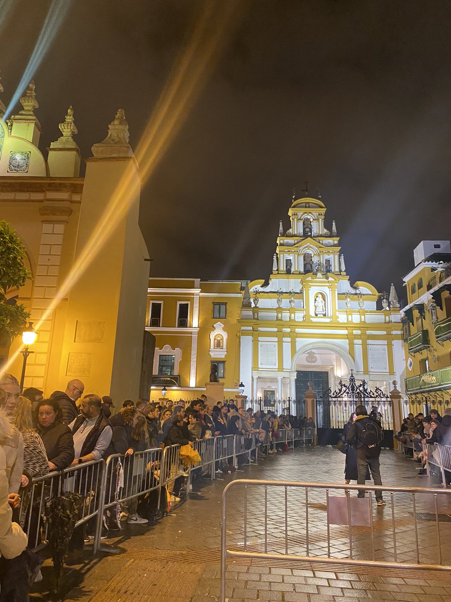 “Por Huelva no llueve”. Es el comentario a esta hora. Ciencia cofrade