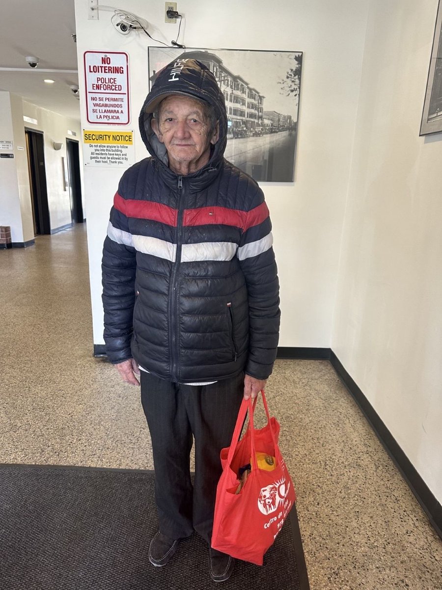At CAF, we are dedicated to caring for and supporting our seniors in Lawrence, MA through our inspiring Hope Group! Every two weeks, our team comes together to bring them food distribution and organize special workshops. 
#CAF #Comunidad #Ancianos #LawrenceMA #GrupoDeEsperanza