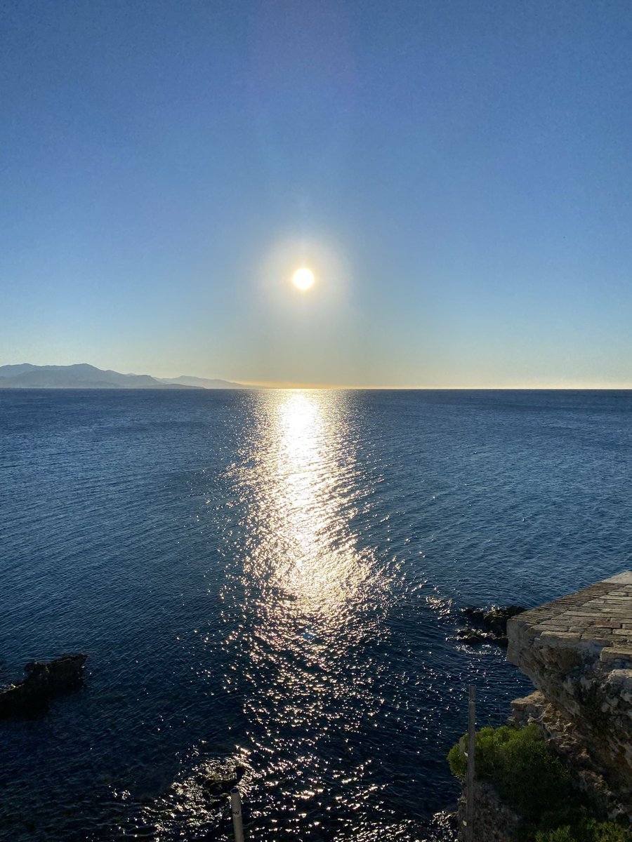 Bonne soirée depuis le Cap Ferrat #CotedAzurFrance #SaintJeanCapFerrat #JeudiPhoto