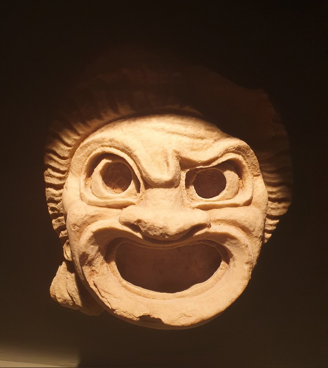 SarahLambert81's tweet image. Happy World Theatre Day @DCol_Drama from @DCol_Classics visiting Antalya Archaeological Museum  🎭