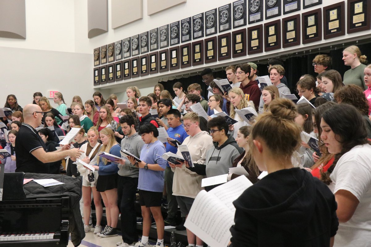 rockwoodschools's tweet photo. More than 130 Rockwood high school choir students will perform at Carnegie Hall on April 5! The group is part of the Harmonic Convergence Concert at the storied New York venue that has hosted some of the world's top musicians. #WeAreRockwood

Learn more: https://t.co/uuYKGp746F https://t.co/H7HYYXcCAr