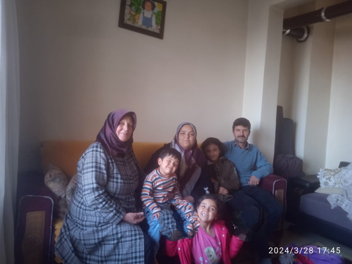 AK KADIN Şahinbey (@aksahinbey_27) on Twitter photo Gümüştekin mahallesinde oturan Esra Gülcan Hanıma iftar öncesi ziyarette bulunup,hal hatır sorduk.
Başkanlarımızın selamını ilettik.
Biz büyük bir aileyiz...
📍 Gümüştekin mah.
<a href="/aysekesir/">Ayşe Keşir 🇹🇷🇹🇷🇹🇷</a>
<a href="/abdulhamitgul/">Abdulhamit Gül</a>
<a href="/FatmaSahin/">Fatma Şahin</a>
<a href="/mtahmazoglu/">Mehmet Tahmazoğlu 🇹🇷</a>
@mehmed_tiryaki
<a href="/Ylmazkran17/">Şükran Yılmaz</a> Gümüştekin mahallesinde oturan Esra Gülcan Hanıma iftar öncesi ziyarette bulunup,hal hatır sorduk.
Başkanlarımızın selamını ilettik.
Biz büyük bir aileyiz...
📍 Gümüştekin mah.
<a href="/aysekesir/">Ayşe Keşir 🇹🇷🇹🇷🇹🇷</a>
<a href="/abdulhamitgul/">Abdulhamit Gül</a>
<a href="/FatmaSahin/">Fatma Şahin</a>
<a href="/mtahmazoglu/">Mehmet Tahmazoğlu 🇹🇷</a>
@mehmed_tiryaki
<a href="/Ylmazkran17/">Şükran Yılmaz</a>