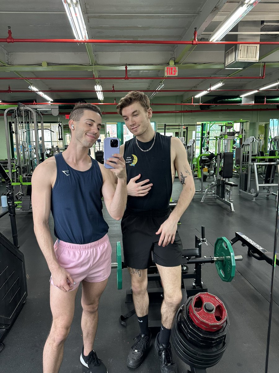 Lunch time workout with bestie 💪🏻 @CadenDior