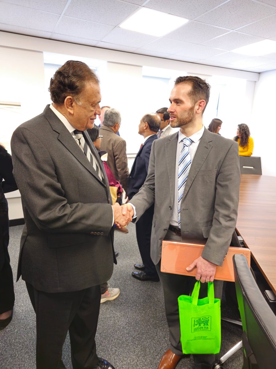 Pleasure to meet Rohitha Bogollagama, High Commissioner of Sri Lanka and his colleagues at @CaledonianNews today. We look forward in @GCU_GSBS to developing international collaborations with education partners and industry in Sri Lanka. @shirleyrate @dbaxte10 @SilvaSirimal