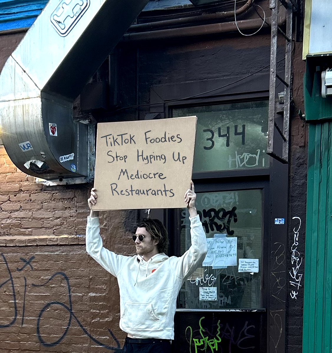 seth (@dudewithsign) on Twitter photo 