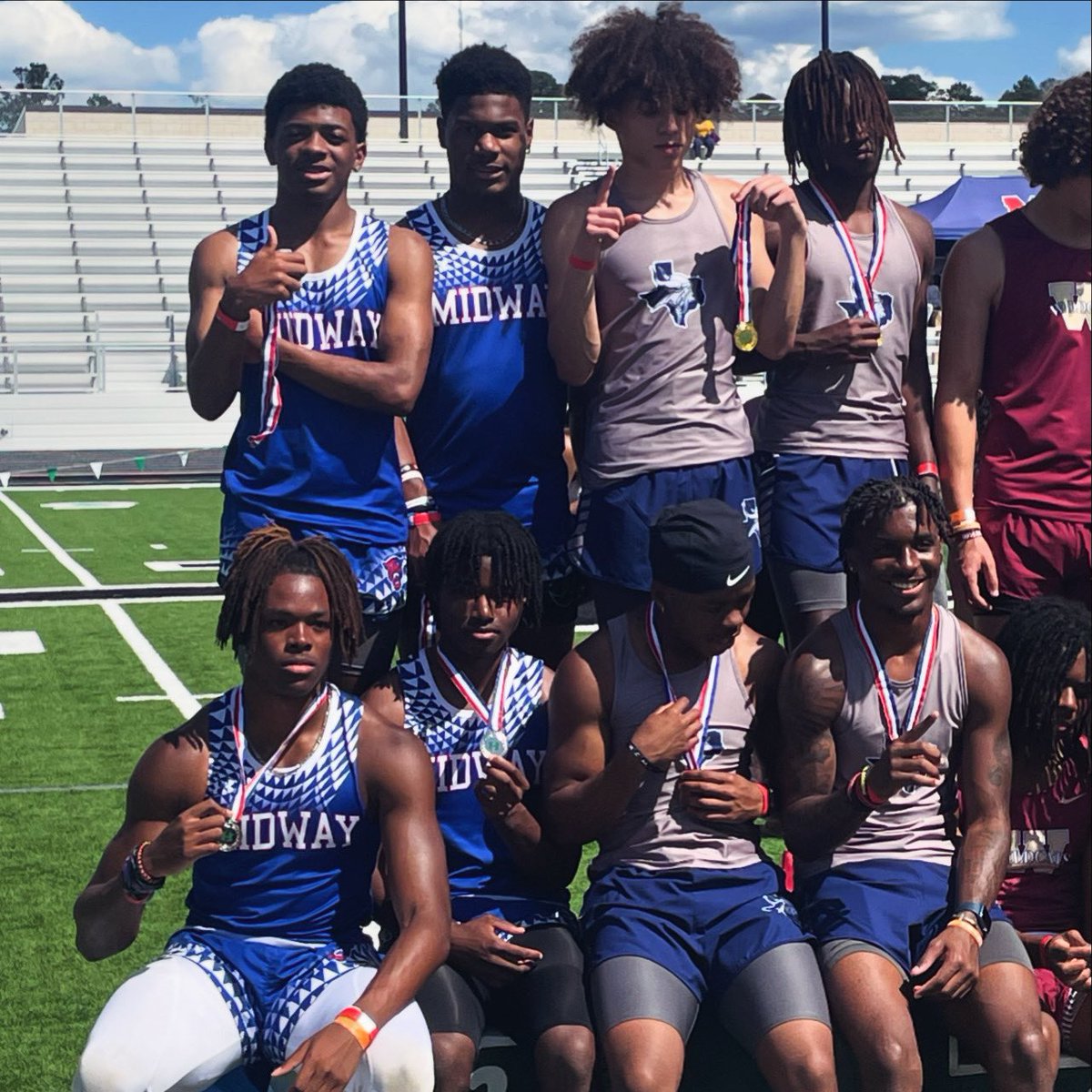 Congratulations to our Boys 4x100 relay team on their 2nd place finish at the Huntsville Track Meet @midwayhs