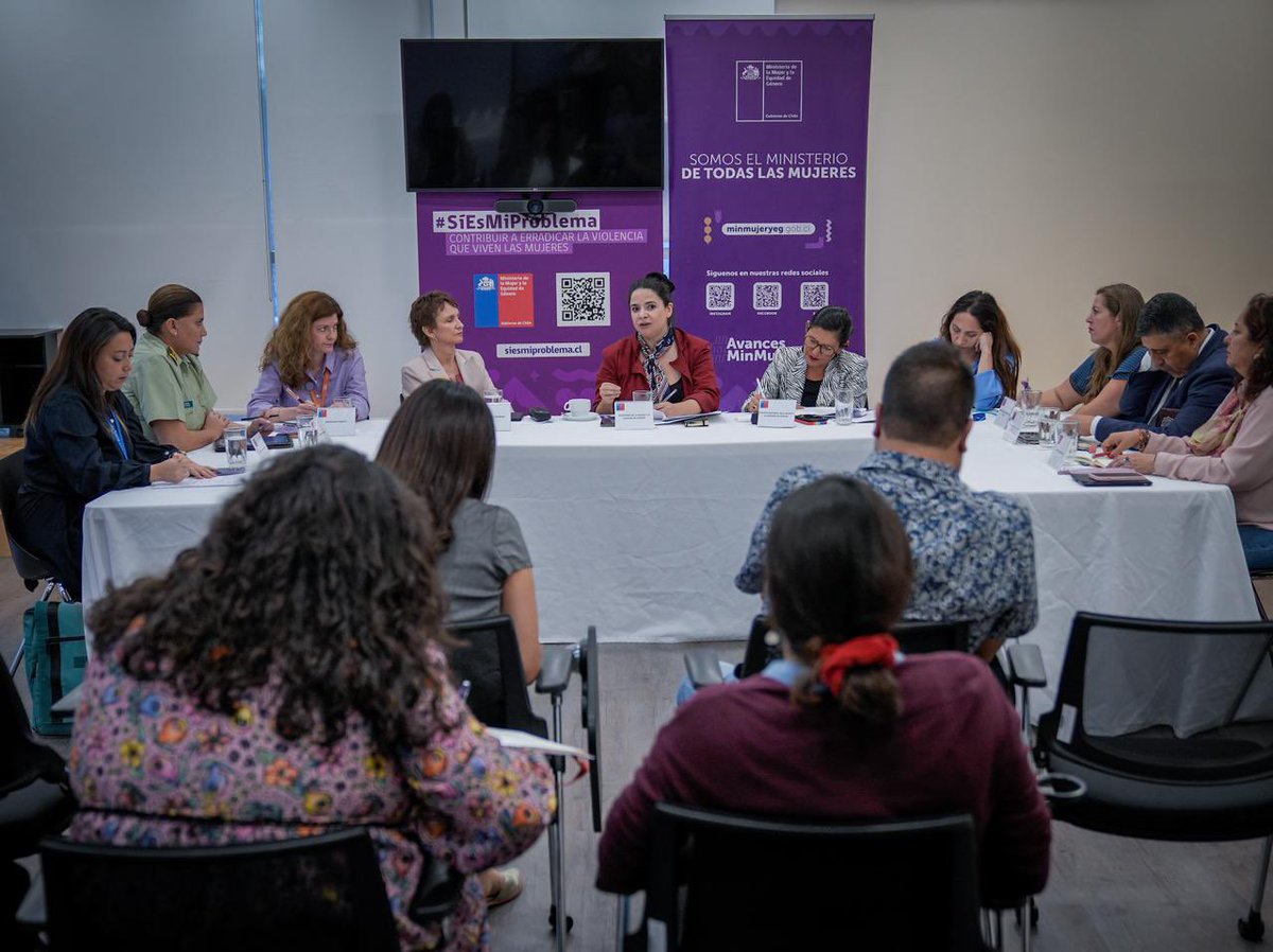 Directora Nacional Priscilla Carrasco y Ministras @totiorellanag @Carolina_Toha encabezaron reunión del Circuito Intersectorial de Femicidios, para reforzar acciones de prevención, atención y reparación a víctimas de femicidio y abordar #LeyIntegral