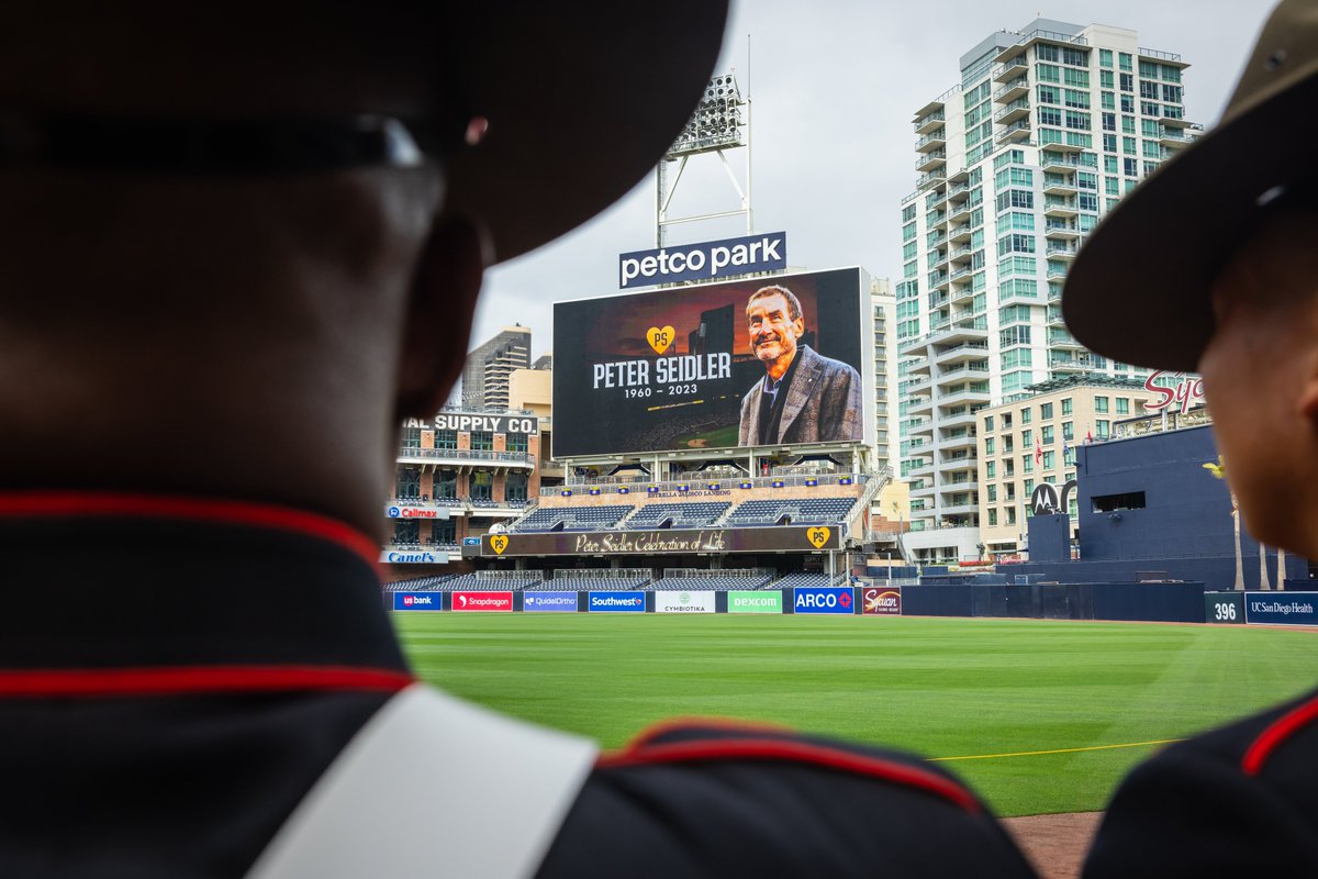 The #MCRD San Diego #Depot Color Guard recently participated in a celebration of life ceremony at @PetcoPark Stadium. #Celebration of life ceremony was hosted by @Padres to honor the life & legacy of late Padres owner & chairman Peter Seidler. @PetcoParkSD @USMC @USMarineCorps