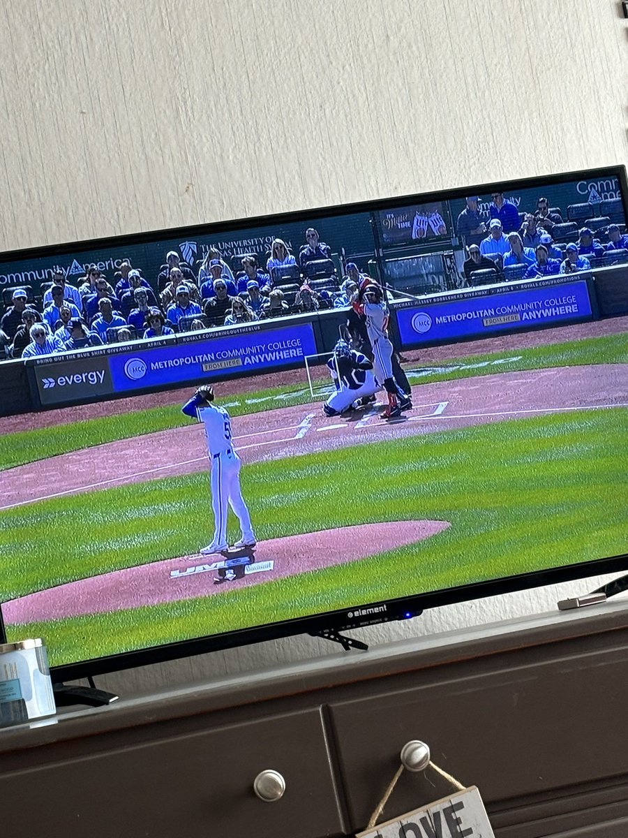 snesbitt1101's tweet photo. Oh Twins baseball…how I’ve missed you. https://t.co/IpZvLdJSGU