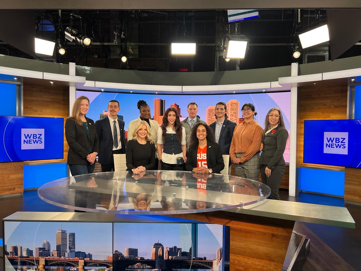 TBT to our military-connected students' career immersion trip in Boston! Thanks to the Dottle family, they explored diverse careers from @wbz to the State House, blending professional insights with Boston's rich culture. news.syr.edu/blog/2024/03/2…