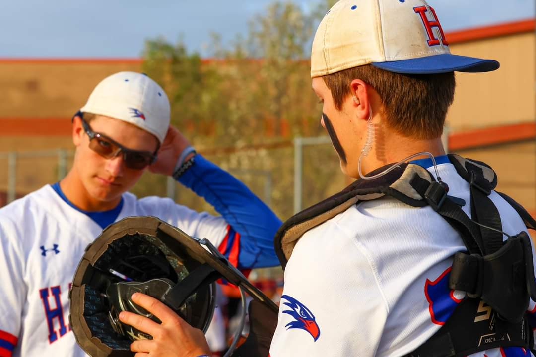 SproveroJ's tweet photo. Brothers!!! Let's gooooooo!!
@Porter_the_PO
@HudsonSprovero

#hawkpride 
#sophmoreandseniorseason
#pitchercatcher https://t.co/mKN0w3g3Up