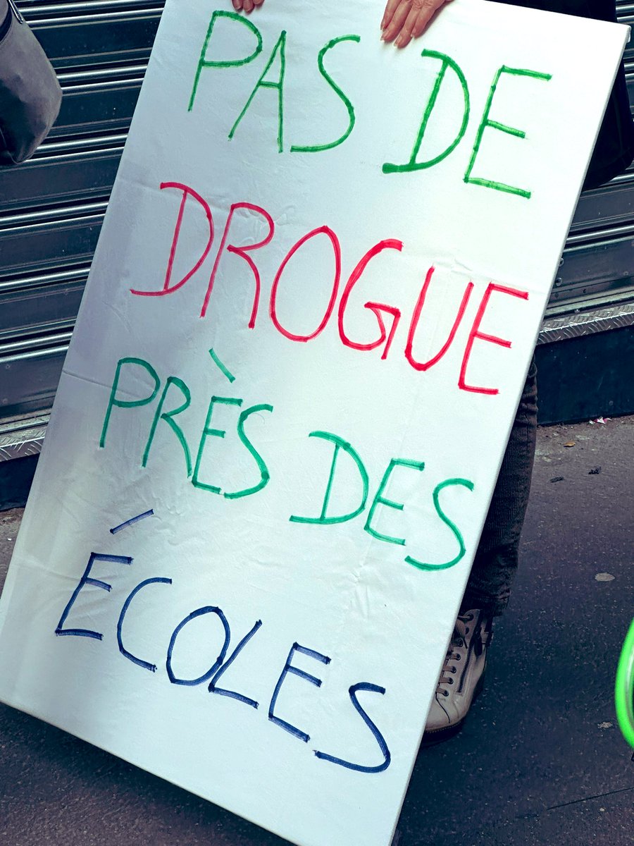 💪🏼Soutien aux riverains de la rue Doudeauville #paris18 qui s’opposent à l’ouverture d’un CAARUD dans leur quartier. 

Il est impératif de trouver des lieux adaptés pour préserver la sécurité de nos enfants et de notre jeunesse sans qu’ils soient exposés à des influences néfastes