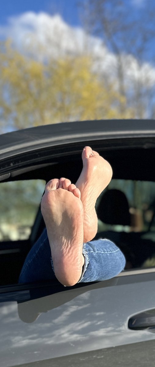 Schnauze halten und abdrücken - leider kapierst du es nicht anders du kleiner Loser! 

Es wird Zeit… ⏰🫦- für die DM

#findom #findomalpha #findommebrat #findomming #paypig #zahlschwein #GoddessTour #geldherrin #geld #humanATM #paypal #zahlen #pay