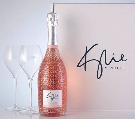 LoverSeani's tweet image. #invalid 

#cancelled 

now that’s a #SELFIE 

#SELFCANCELLED 

#LaurenceFox

Have a great Easter @billiepiper Xx 🥂