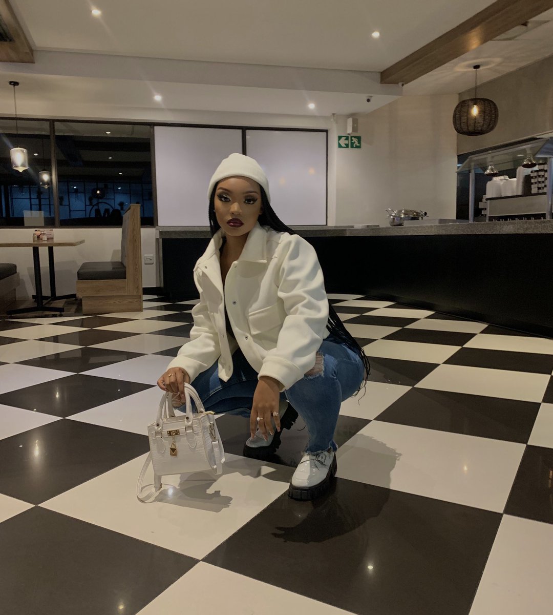 Maroza_SA's tweet photo. Goodnight🌹 https://t.co/hzfakt4BOX