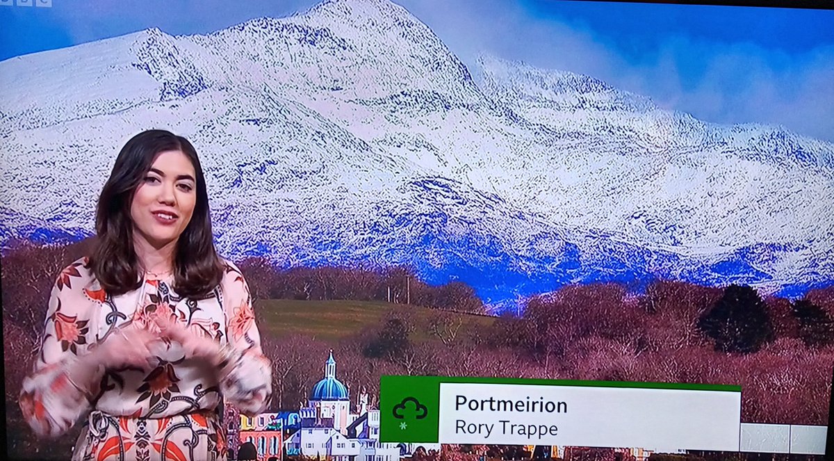 Ah, it was lovely to see the brilliant @SabrinaJayneLee using @RoryTrappe's wonderful photo of @Portmeirion which was taken this morning, on tonight's @BBCWalesNews Weather!!! Great stuff!