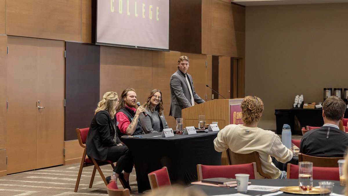 SimpsonCollege's tweet image. What a day at the Sports Administration Symposium! Thank you to all who joined us and a massive thanks to our insightful panelists. Special mention to @ARC_Commish, Marie Stroman, for her spectacular keynote address!