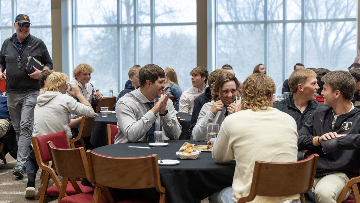 SimpsonCollege's tweet image. What a day at the Sports Administration Symposium! Thank you to all who joined us and a massive thanks to our insightful panelists. Special mention to @ARC_Commish, Marie Stroman, for her spectacular keynote address!