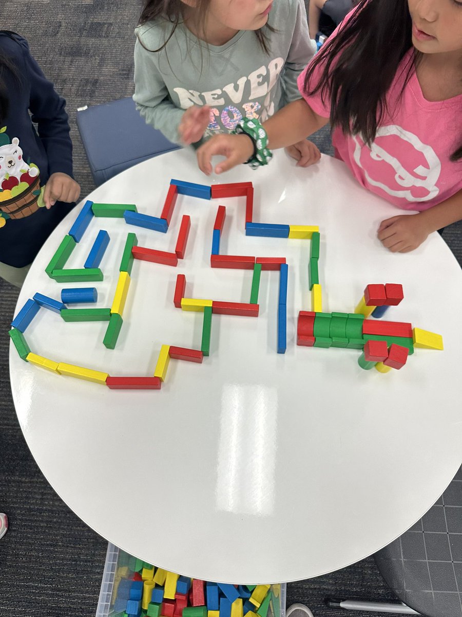 Our New mobile Makerspace at @GunstreamFrisco is 🔥. Mrs. Ramos’ 2nd grade class was introduced to it today and had to build a representation of a tech. free activity they could do over this long weekend. Being Future Ready is not always about Tech.! Soft skills are always 💪🏻