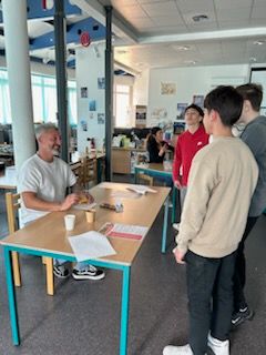 3ème "midi de la découverte des métiers" ce jeudi 21 mars. 
Nos élèves de 4e et 3e ont pu découvrir cette fois les métiers autour de la nature.
Un vif succès pour cette pause méridienne consacrée à l'orientation. Un grand merci aux professionnels volontaires !