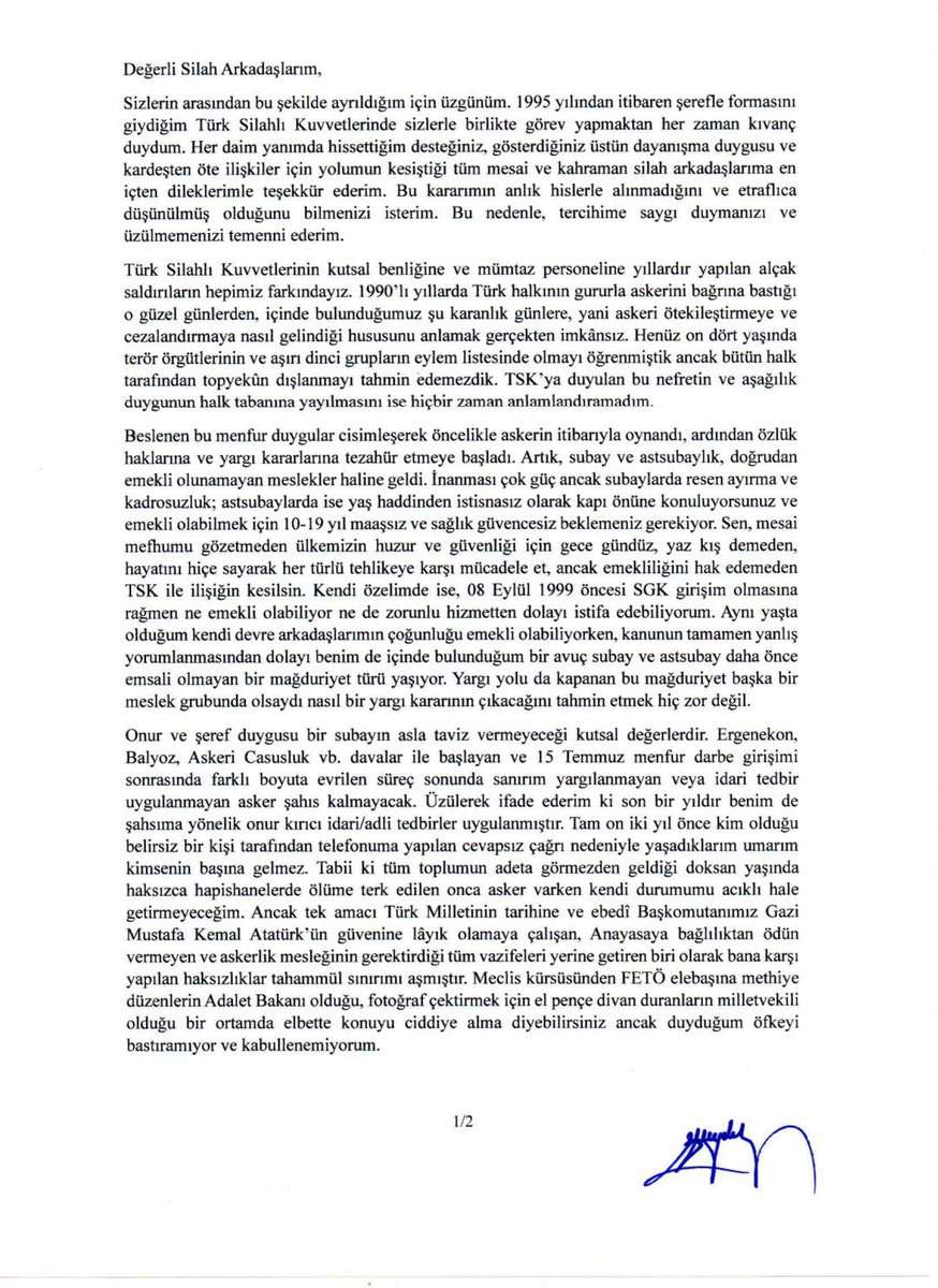 batuhancolak33's tweet photo. Yarbay Gökhan Ünyeli… 
2004 Kara Harp Okulu Mezunu, başarılı bir subay…
Dün geceye kadar da görevine devam ediyordu.
Geride 2 sayfalık bir mektup bırakarak intihar etti.

Yazdıkları tamamen Türk Silahlı Kuvvetleri’nde yaşadıkları üzerine.

Kara Harp Okulu’na henüz FETÖ’cüler, siyasiler tam olarak ele geçiremediği bir dönemin mezunu olduğu için ifadeleri, anlatım gücü, Türkçesi son derece çarpıcı.

Atatürk’yen “Ebedi Başkumandan” diye bahsediyor ve hayatı boyunca hiçbir zaman FETÖ vb oluşumların kıyısından köşesinden geçmediğini vurguluyor.

Yıllar önce kendisine bilmediği bir numara üzerinden gelen çağrıyı yanıtladığı için FETÖ soruşturması açıldığını belirtiliyor.

Şerefli bir vatan evladı olduğu için gururuna yediremiyor.

Ailesini, sevdiklerini üzecek bir sonla intiharı seçiyor.

Bu yarbayımızı kimler buraya sürükledi, kimler sebebi oldu. Üzerine günlerce konuşabiliriz, sonuç alabilir miyiz bilemem. Ama geride bıraktığı mektubu satır satır okumalıyız. O mektubu da vatanperver subaylara okutturmalıyız ki olası bir kumpas ihtimaline karşı yapmaları gereken suç duyurularını vakit geçmeden yapsınlar.

Bilmedikleri bir yerden gelen telefon; hayatlarını, uğruna ömürlerini adadıkları rütbelerinin yakılması için sebep gösterilebiliyor.

Medyaya da talimat verilmiş doğru düzgün haberi bile yapılmadı.

Gökhan Ünyeli Yarbay bugün yapılan askeri törenle son yolculuğuna uğurlandı.

Keşke böyle bitmeseydi…

Geride kalanlara sabırlar dilerim.

Son sözleri:
“Türk Milletinin kendi evlatları olan Türk Silahlı Kuvvetlerine tekrar sahip çıkması dileğiyle, ELVEDA.”