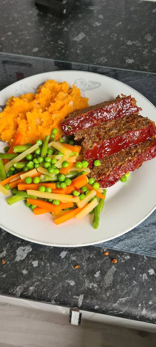 Today's dinner....mushroom/chestnut/lentil loaf with mashed butternut squash and mixed veg😋