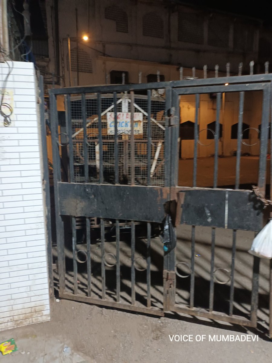 v_mumbadevi's tweet photo. Our Number 1 #MLA @mlaAminPatel 
Whats going with play  ground ?
#HAJI #ABDUL #REHMAN #SHAH #BABA #PLAYGROUND
Just for Per day 1 KG chiken you cant handover play ground for parking zone 
Who is responsible ?
@mybmcWardB
@MTPHereToHelp 
@MumbaiPolice (pydhonie)
MEMONWADA ROAD https://t.co/quSuSr4t7D