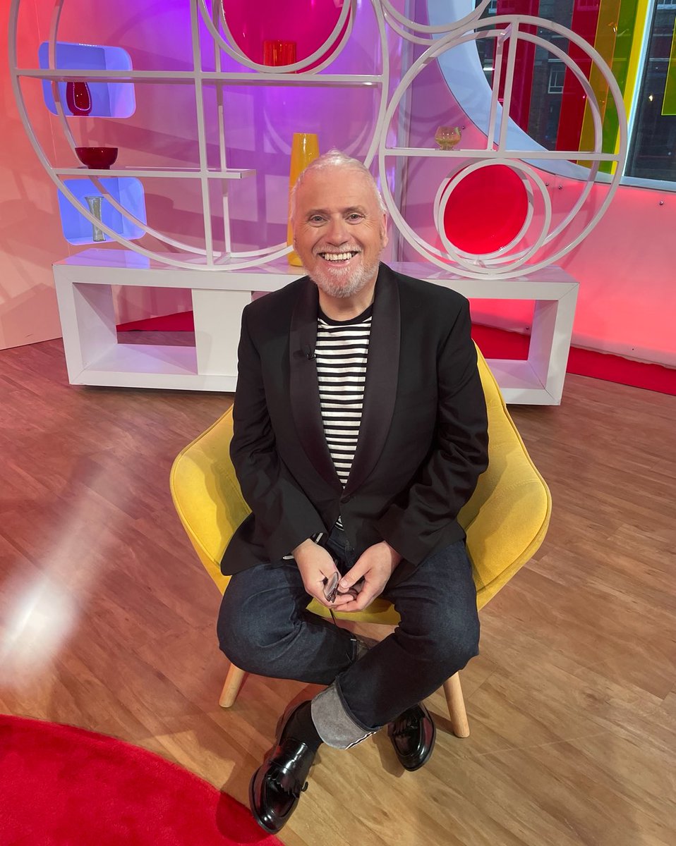 Huw Rees🌈 (@huwfash) on Twitter photo Thanks to
my amazing dialysis team who keep me sitting in the yellow chair .. Diolch o waelod calon.. <a href="/KidneyWales/">Kidney Wales</a> <a href="/kidneycareuk/">Kidney Care UK @kidneycareuk.bsky.social</a> <a href="/S4C/">S4C 🏴</a> <a href="/HenoS4C/">Heno 🏴</a> <a href="/PrynhawnDaS4C/">Prynhawn Da 🏴</a> Thanks to
my amazing dialysis team who keep me sitting in the yellow chair .. Diolch o waelod calon.. <a href="/KidneyWales/">Kidney Wales</a> <a href="/kidneycareuk/">Kidney Care UK @kidneycareuk.bsky.social</a> <a href="/S4C/">S4C 🏴</a> <a href="/HenoS4C/">Heno 🏴</a> <a href="/PrynhawnDaS4C/">Prynhawn Da 🏴</a>