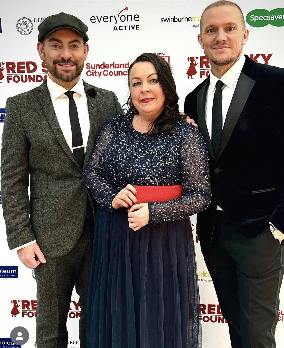 Some more lovely photos of @thebenforster at the Red Sky Charity Ball last Friday night. Ben was accompanied by his lovely sister Abbey! From Ben’s IG