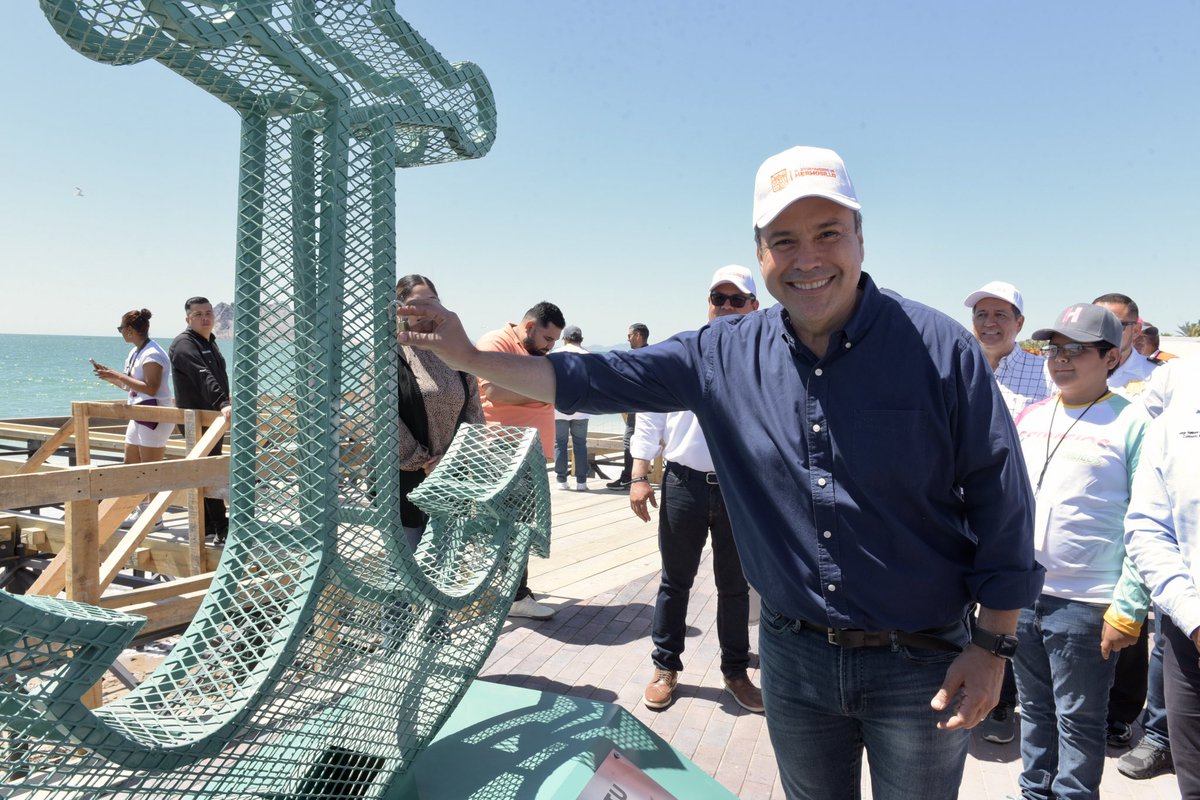 tonoastiazaran's tweet photo. Esta es el ancla en honor a Manuel Uruchurtu, conocido como el caballero del Titanic y originario de Hermosillo. 

Si visitas Bahía de Kino, puedes colocar un candado de alguno de los 4 colores en el ancla y firmarlo como una nueva tradición.

🔴Rojo: Amor
🔵Azul: Familia
🟡Amarillo: Salud 
🟢Verde: Abundancia

Yo puse uno azul, ¿cuál elegirías tú? 🔐⚓️