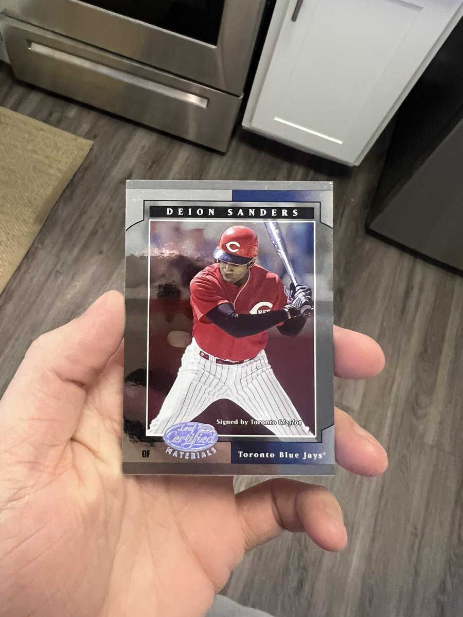 CevinAlex's tweet image. Going through my baseball cards I got in LA in like 2001, there’s some good stuff in here. Still gotta go through more