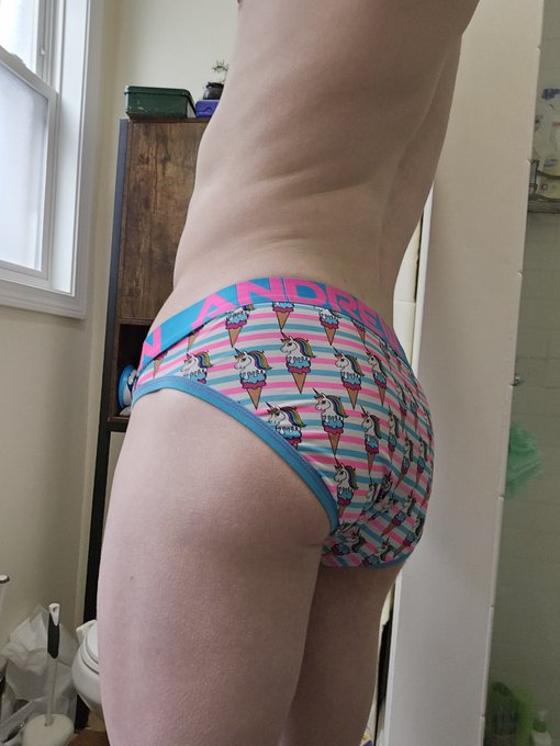 I'm a big fan of these undies! I've always liked bright pinks and blues~ https://t.co/dF7uyBNyNh