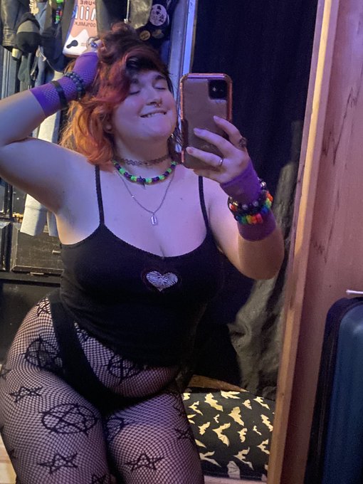 My all- time favorite pics of myself 🥵 like damn I&rsquo;m hot af 🥰🖤 https://t.co/v19t3rxYUz<a href="/tag/mvsales"class="tags"><span>#mvsales</span></a>