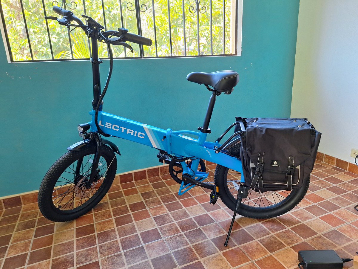 lancefron's tweet image. Just got all assembled (mudguards; rear cargo rack; and panniers). Seat/handlebar height set. Bought pump and tyres are pumped.
Now im eating lunch. And THEN we ride. #lectricebikes