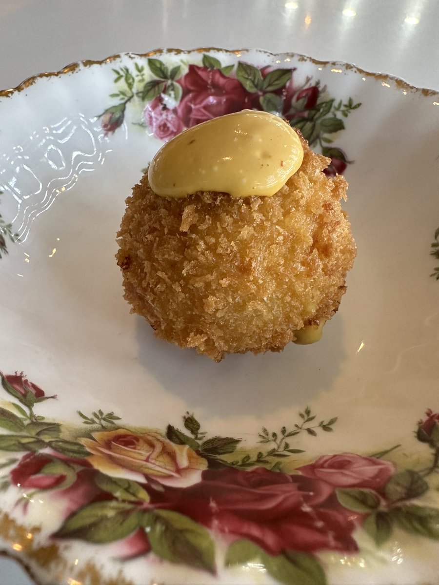 Croqueta de mango y kimchi. 😋

#GastroLAVA #valladolid