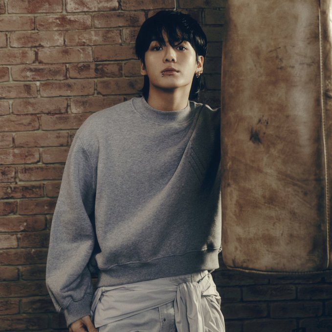 chartdata's tweet image. #JungKook's 'GOLDEN' was the #7 best selling album worldwide in 2023 in pure sales with 2.7 million. #1 among K-Pop soloists (via IFPI).