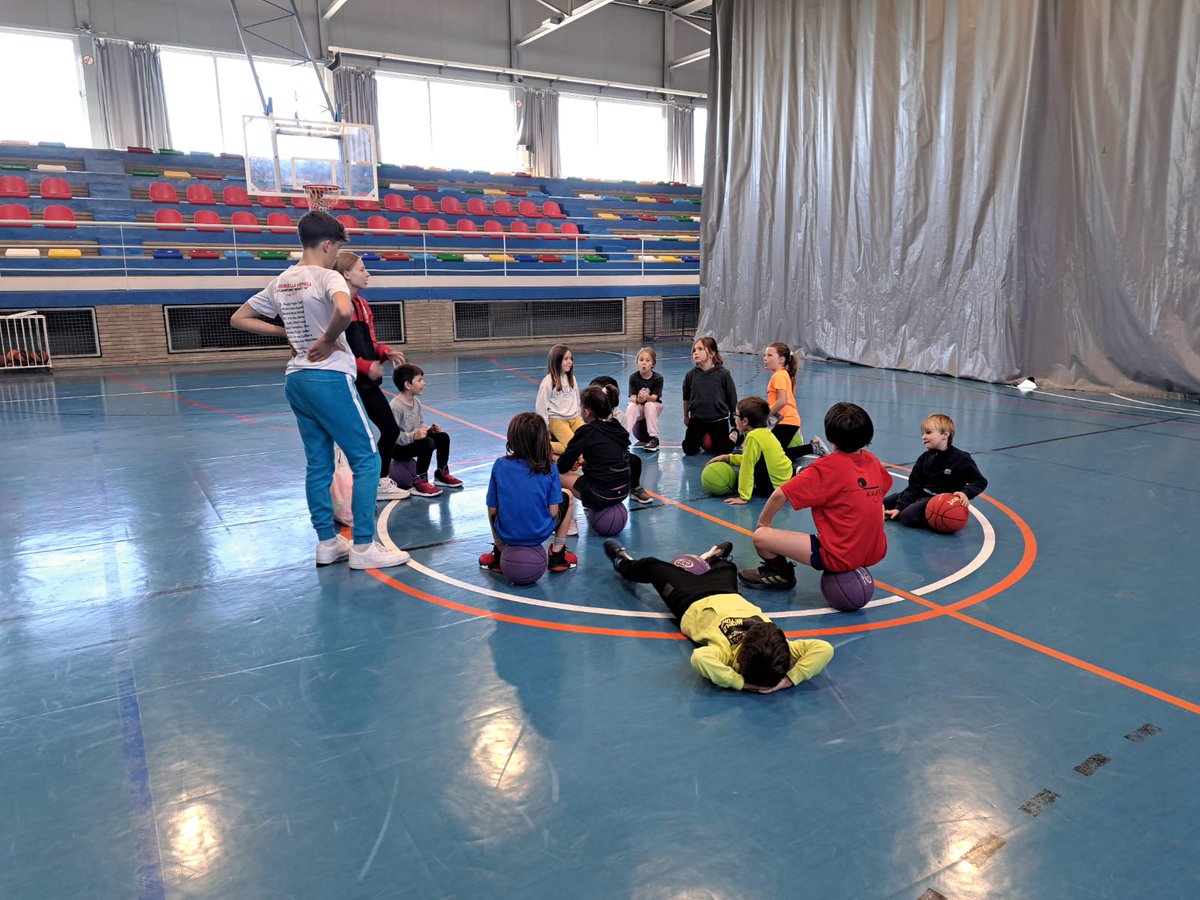BC__Torroella's tweet photo. 🔴⚫ 
🏀🏀🏀
#SomTorroella 
#SomEsport 
@AjTorroella 
#GPSupermercats https://t.co/sXzfgDN2Ij