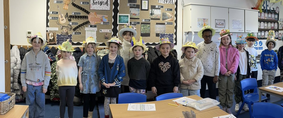 Easter bonnet parade time! What a lovely last day of term ❤️