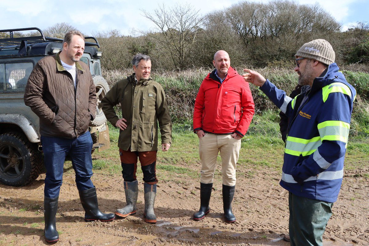 Super day of visits in @CRHLabour with @Perran4CRH - meeting Mark Williams at @presingollfarm plus campaigners on St Agnes beach and @CwallWildlife to see efforts being made to reduce agri run-off.