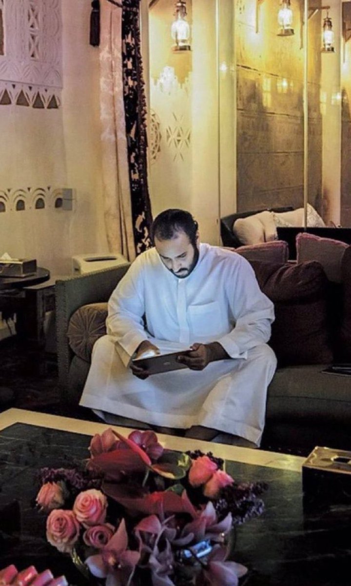 قائد عظيم #ولي_العهد يعمل بكل أمانة وجد واجتهاد وحرص على مصلحة وطنه وشعبه حقيقة هو (سيد كُل شيء ) .

 snapchat.com/add/hrh.mbs