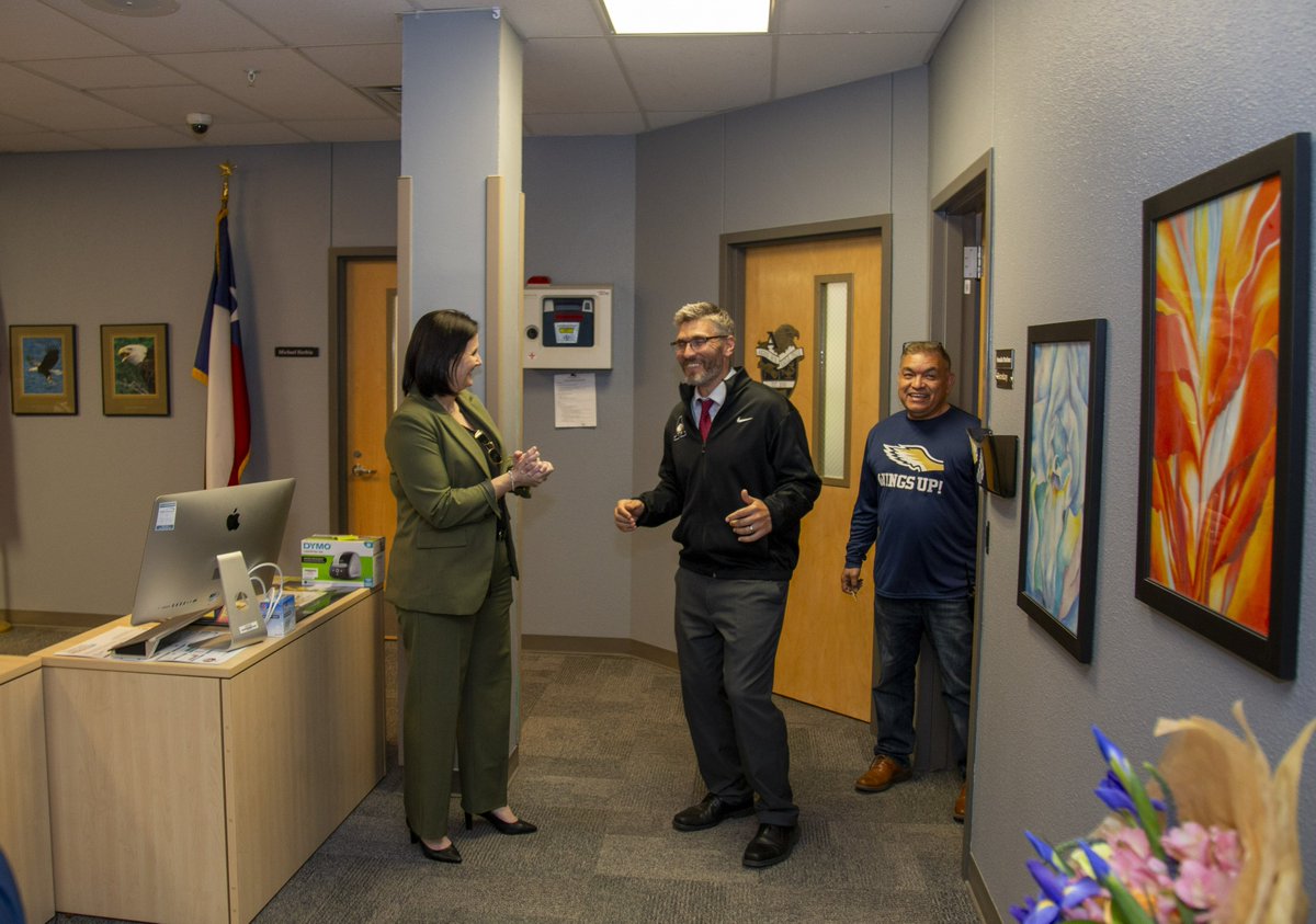 Congratulations to Michael Herbin, principal of @AkinsAISD, for being selected as one of our @AustinISD Principal of the Year finalists! 🌟 #AISDjoy #AISDProud #Salute2024 @BHosack23