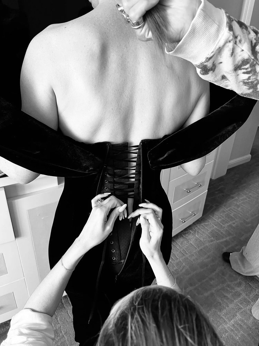 inesabelle's tweet photo. behind the scenes picture of sandra hüller getting laced into her custom schiaparelli for the oscars https://t.co/LQA1wlFrlO