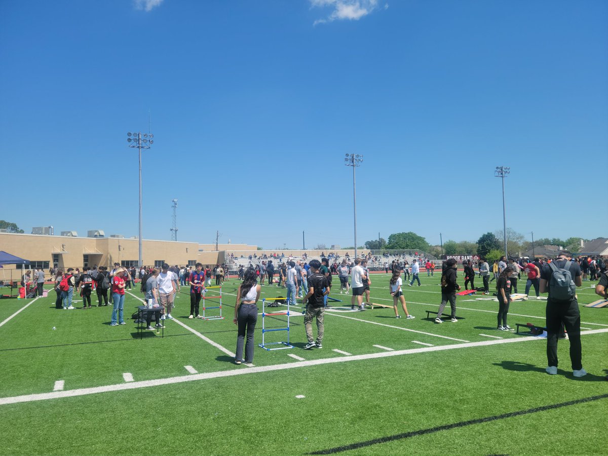 What an amazing Field Day!!! 
Thanks to Coach Stone, PALs and all other student clubs and organizations as well as staff who made this campus-wide event fantastic!!! The weather was absolutely perfect!