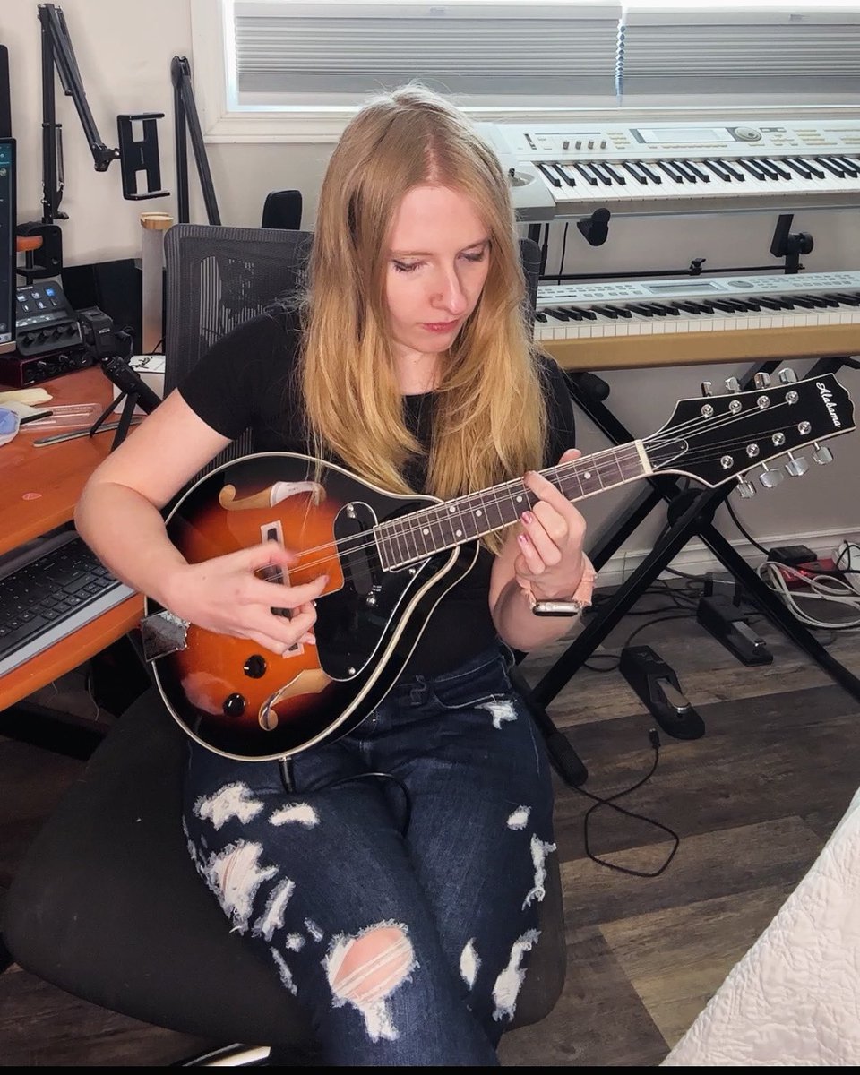 I’ve been having so much fun learning how to play the  #mandolin! 😊 #singer #songwriter #keepingitreal #musician