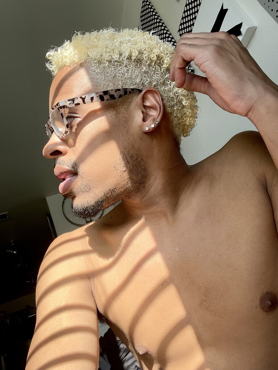 Its_Rodrick's tweet photo. She is one of my hair inspirations! From the first time I saw the movie! I knew I had to be a #Blondie and a #BlondeBombshell! #BlondeGang #SelfieKing #ItsRodrick https://t.co/vwIMhsjw8a